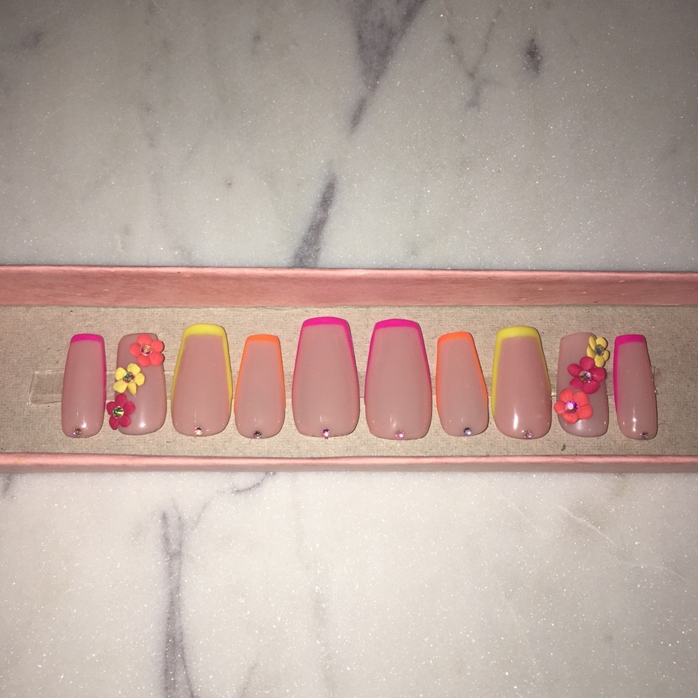Neon Tip Hawaiian Flower Press On Nails!